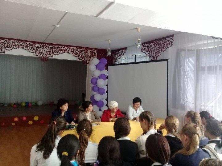 "Қыз  әдебі"  қыздармен өткізілген жиналыс