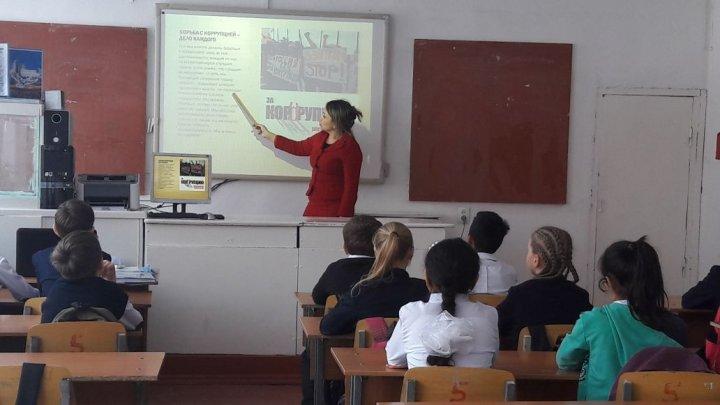 "Жемқорлықпен күрес және заңның үстемдігі-Жолдаудың басым бағыты"тақырыбында бірыңғай сынып сағаттары 