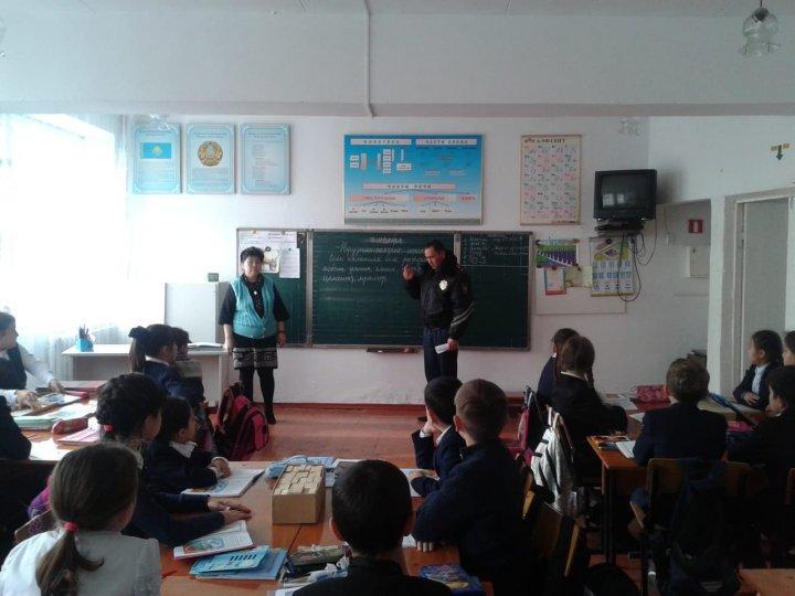 Бастауыш сынып оқушыларымен жүргізілген "Жолда жүру ережесі" тақырыбындағы түсіндіру жұмыстары