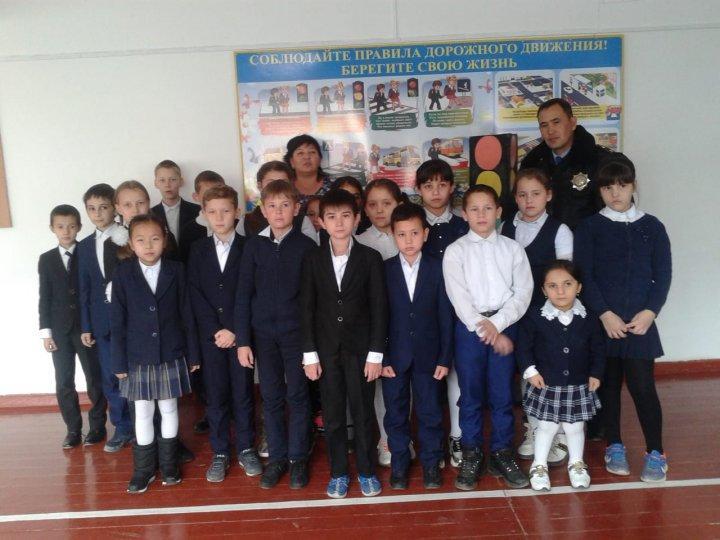 Бастауыш сынып оқушыларымен жүргізілген "Жолда жүру ережесі" тақырыбындағы түсіндіру жұмыстары