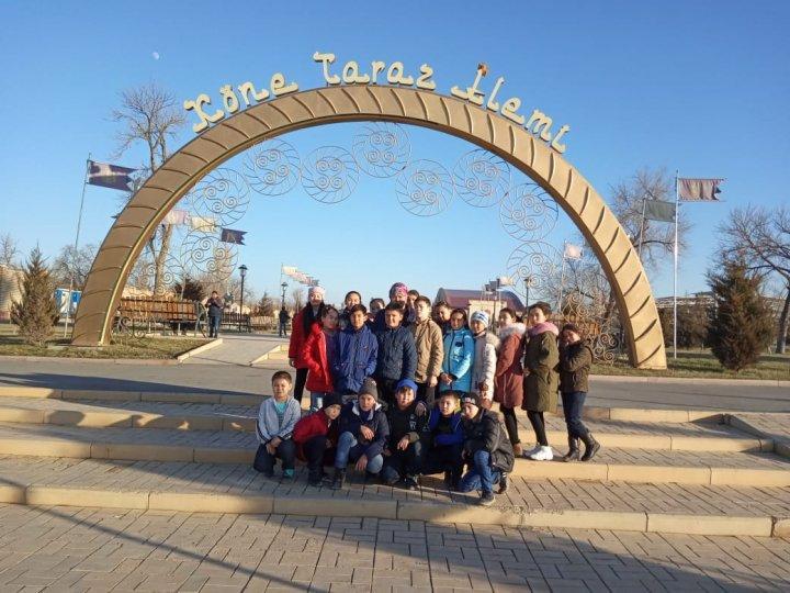 Болашаққа бағдар рухани жаңғыру аясында мектеп оқушылары тарихи жерлерге саяхат жасады.