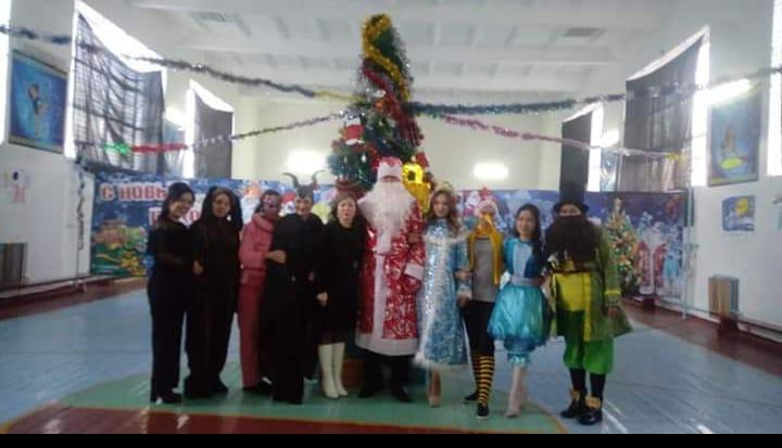 Ә.Молдағұлова атындағы №28 орта мекбінде Жаңа жыл мерекесі өтті.Мерекеге ұстаздарымыз бар өнерлерін салды.
