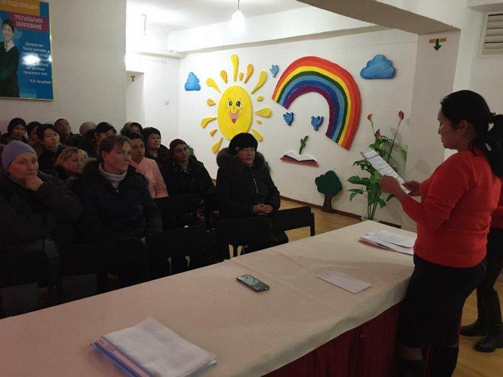 Ә.Молдағұлова атындағы №28 орта мектебінде 9 сынып білім алушылардың ата-аналармен жиналыс өткізілді. Родителям қорытынды аттестатау туралы түсіндіру жұмыстары жүргізілді
