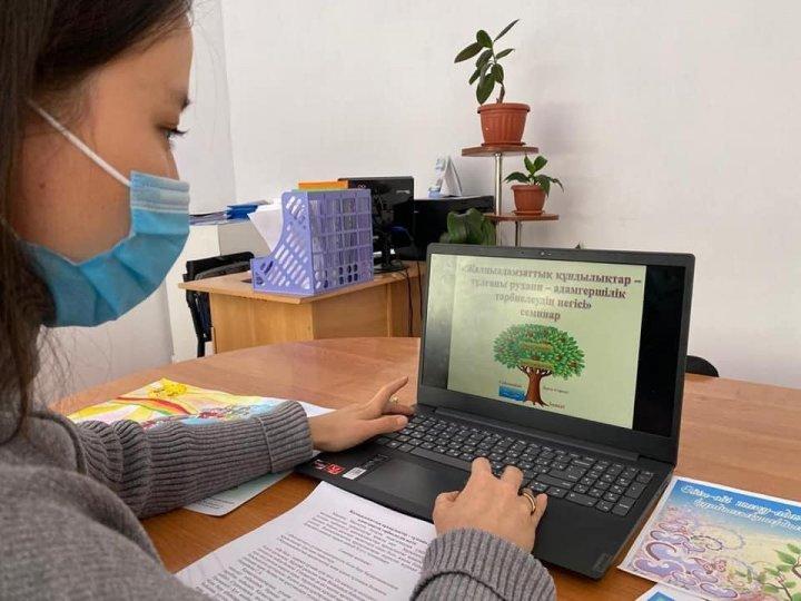 "Жалпыадамзаттық құндылықтар - тұлғаны рухани-адамгершілік тәрбиелеудің негізі" тақырыбында семинар