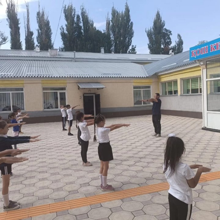 Бүгін мектебімізде "Дене сергіту" челленджі өткізілді. Жауапты денешынықтыру бірлестігі.